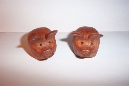 2 Stück- MINI HOLZ - SCHWEINE aus BALI - PIG - Schwein - HOLZFIGUR Deko Figur