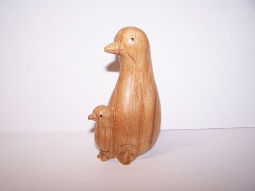 Pinguin mit Baby 10 cm BALI Pingu Jempinis Holz Handarbeit Skulptur